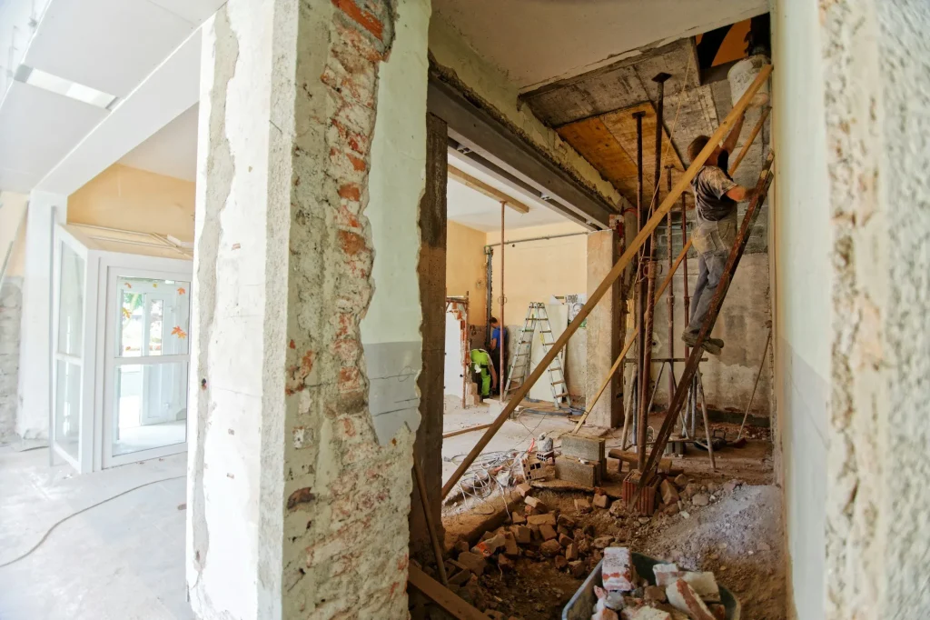 Hiring a Licensed Contractor in Miami Beach: What to Look For